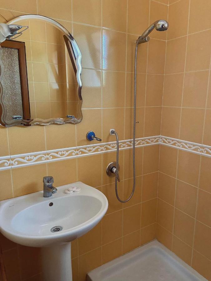 Maria Rentals Radhima Kültér fotó