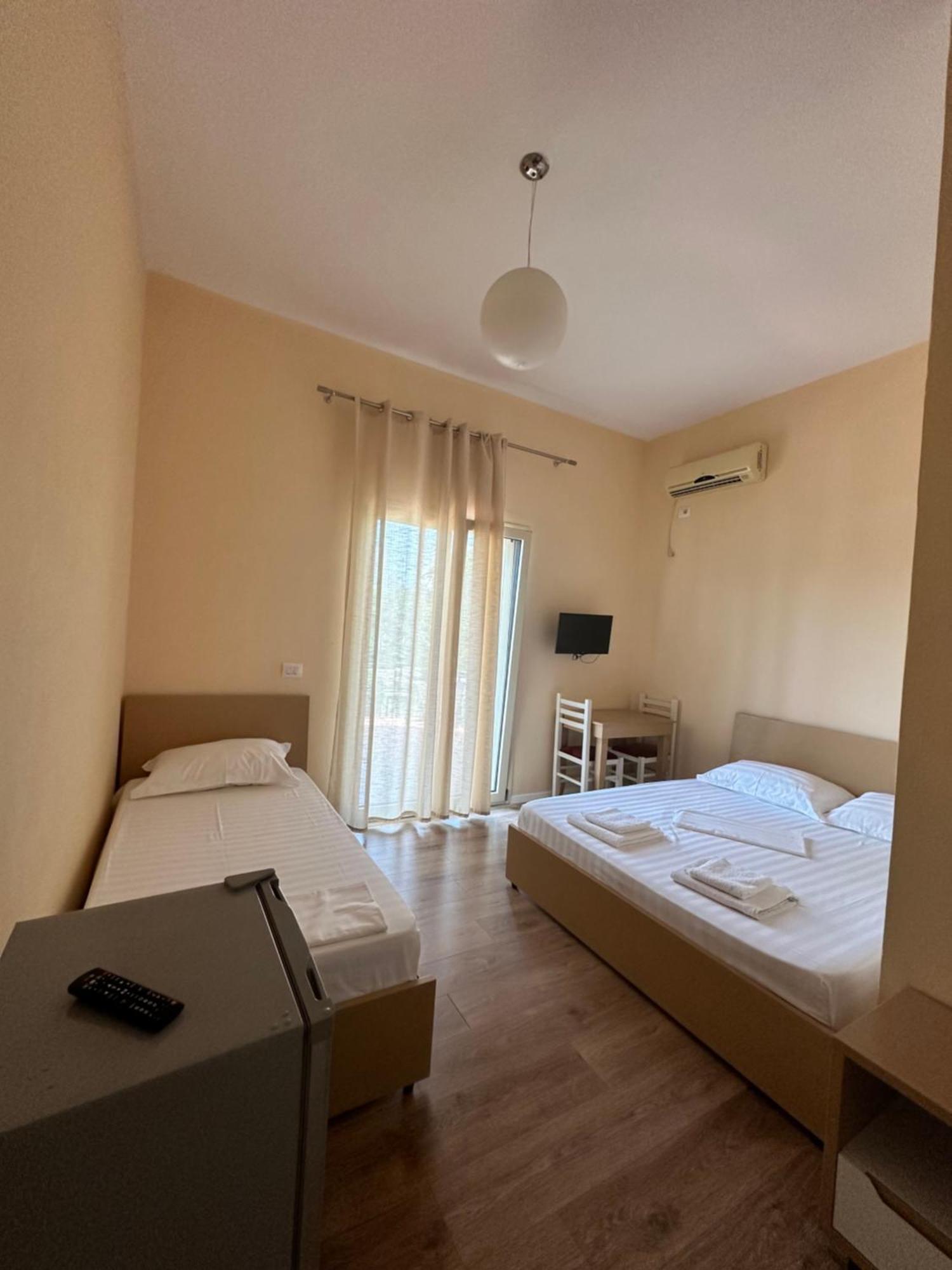 Maria Rentals Radhima Kültér fotó